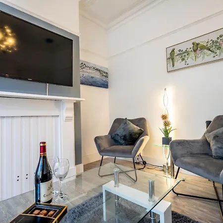 13 Vyner Street Holiday home *